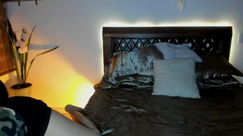 Andrea..... online show from April 2026 11:43:02 PM