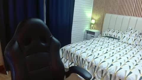 Snapshot of allegra_ferragamo chatting on February 2025 11:25:02 PM Ale online show from February 2025 11:25:02 PM