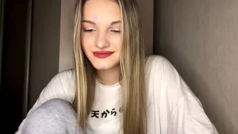 Snapshot of allenefeela chatting on January 2026 08:05:01 AM Emily online show from January 2026 08:05:01 AM