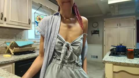 Snapshot of allgood4u chatting on April 2026 05:48:02 PM wishlist on bio online show from April 2026 05:48:02 PM