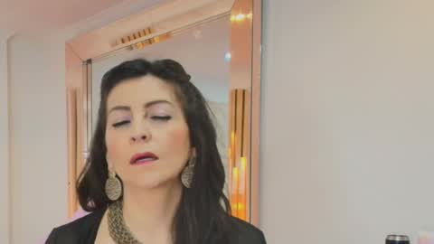 Aliie  online show from October 2025 12:00:02 PM