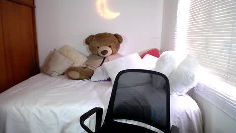 Snapshot of allierose_ chatting on January 2025 07:18:02 PM Allie online show from January 2025 07:18:02 PM