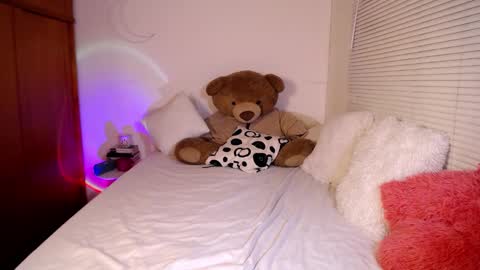 Snapshot of allierose_ chatting on February 2025 06:01:01 PM Allie online show from February 2025 06:01:01 PM