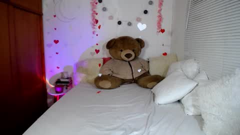 Snapshot of allierose_ chatting on February 2025 09:36:02 PM Allie online show from February 2025 09:36:02 PM