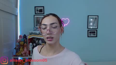   online show from February 2025 01:44:02 AM