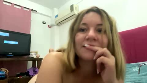 Snapshot of allisonlove2 chatting on April 2026 05:02:02 AM allisonlove2 online show from April 2026 05:02:02 AM