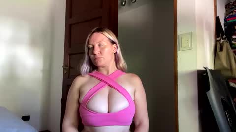 Snapshot of allisonlove2 chatting on April 2026 05:15:02 PM allisonlove2 online show from April 2026 05:15:02 PM