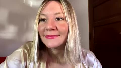 Snapshot of allisonlove2 chatting on April 2026 04:44:01 PM allisonlove2 online show from April 2026 04:44:01 PM