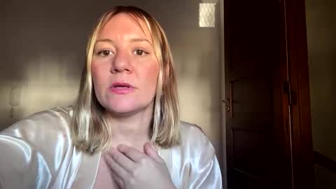Snapshot of allisonlove2 chatting on May 2026 07:22:01 PM allisonlove2 online show from May 2026 07:22:01 PM