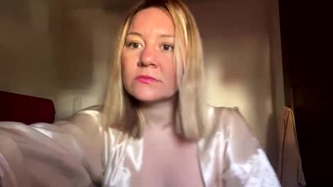 Snapshot of allisonlove2 chatting on May 2026 06:03:02 PM allisonlove2 online show from May 2026 06:03:02 PM