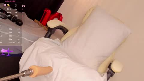 Snapshot of allisonroberts_ chatting on March 2025 11:00:02 PM Alli online show from March 2025 11:00:02 PM