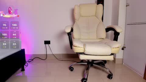 Snapshot of allisonroberts_ chatting on October 2025 07:44:02 PM Alli online show from October 2025 07:44:02 PM