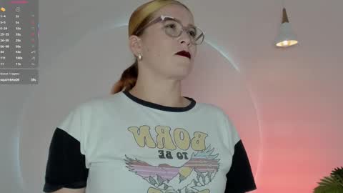 Snapshot of allisonroberts_ chatting on October 2025 11:03:01 AM Alli online show from October 2025 11:03:01 AM