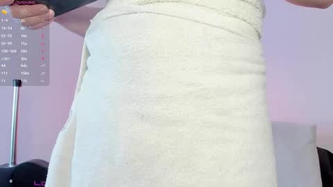 Snapshot of allisonroberts_ chatting on November 2025 12:04:01 PM Alli online show from November 2025 12:04:01 PM