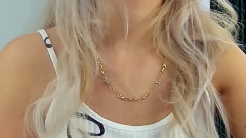 Snapshot of allisonsweetie chatting on October 2025 09:24:02 AM AllisonSweetie online show from October 2025 09:24:02 AM