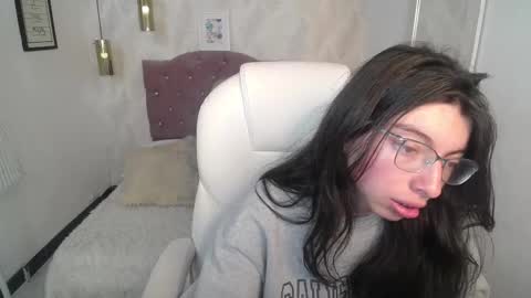Snapshot of alllyson_ chatting on December 2025 07:54:02 PM alison online show from December 2025 07:54:02 PM
