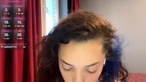 Snapshot of alluring_vibes_69 chatting on December 2025 09:14:02 AM Esme online show from December 2025 09:14:02 AM