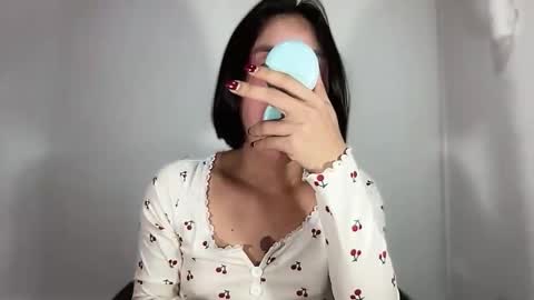 Snapshot of ally_monts chatting on January 2026 11:30:02 PM ally_monts online show from January 2026 11:30:02 PM