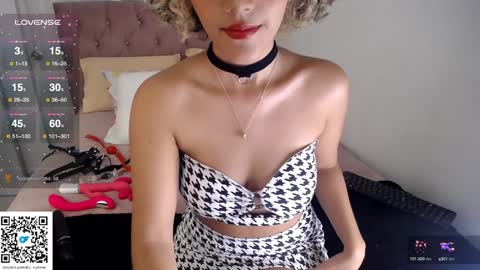 Snapshot of ally_summer chatting on January 2025 11:34:01 PM ally_summer online show from January 2025 11:34:01 PM