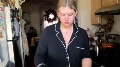 allyanalangel online show from October 2025 05:59:02 PM