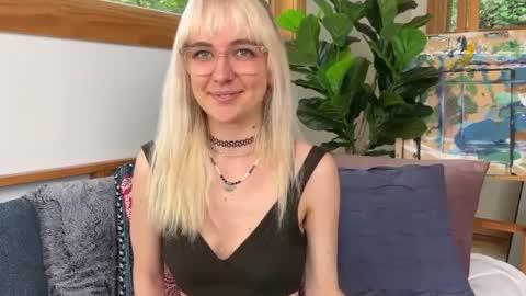 Snapshot of allyelliot chatting on October 2025 06:39:01 PM Ally Elliot online show from October 2025 06:39:01 PM