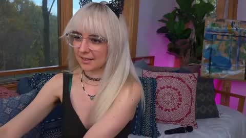 Snapshot of allyelliot chatting on October 2025 09:26:02 PM Ally Elliot online show from October 2025 09:26:02 PM