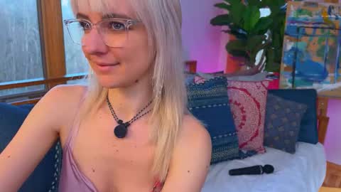 Snapshot of allyelliot chatting on December 2025 02:48:01 PM Ally Elliot online show from December 2025 02:48:01 PM