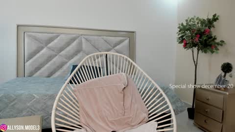 Snapshot of allyson_4 chatting on December 2024 07:43:01 PM Allyson 3 online show from December 2024 07:43:01 PM