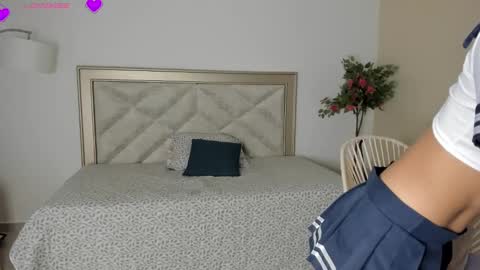 Snapshot of allyson_4 chatting on January 2025 07:34:01 PM Allyson 3 online show from January 2025 07:34:01 PM