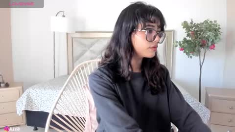 Snapshot of allyson_4 chatting on January 2025 07:37:01 PM Allyson 3 online show from January 2025 07:37:01 PM