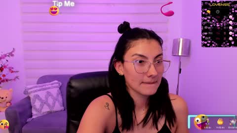 Snapshot of allysonmorgan_ chatting on December 2024 05:45:02 PM allyson online show from December 2024 05:45:02 PM