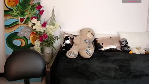 Snapshot of alma_art_ chatting on February 2025 07:38:02 PM alma_art_ online show from February 2025 07:38:02 PM