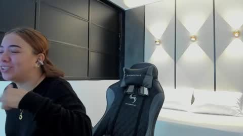 ALMA FENIX  online show from September 2025 12:27:02 PM