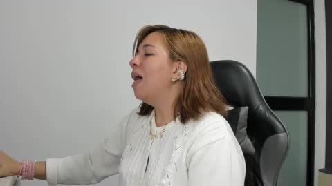 ALMA FENIX  online show from October 2025 12:33:01 PM