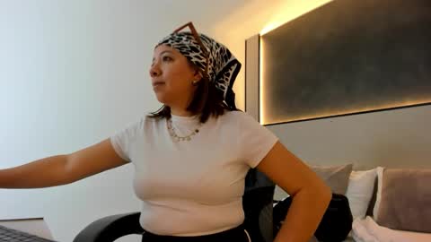 ALMA FENIX  online show from October 2025 12:28:02 PM