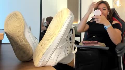 ALMA FENIX  online show from October 2025 12:50:01 PM