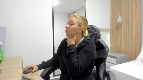 ALMA FENIX  online show from December 2025 12:23:02 PM