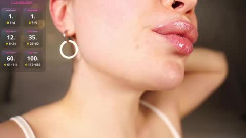 Snapshot of alma_yammy chatting on February 2025 03:32:01 PM Alma online show from February 2025 03:32:01 PM