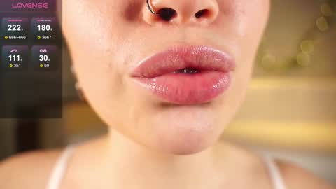 Snapshot of alma_yammy chatting on October 2025 04:30:02 PM Alma online show from October 2025 04:30:02 PM