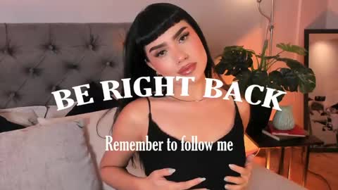 Mia online show from April 2026 01:34:02 PM