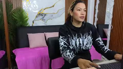 alonddra_tay online show from April 2026 11:36:02 AM