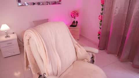 Alondra online show from February 2025 08:03:01 PM