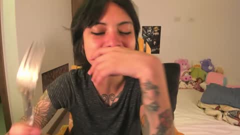 Snapshot of alone_together_ chatting on January 2025 04:25:01 AM luca or garu D online show from January 2025 04:25:01 AM