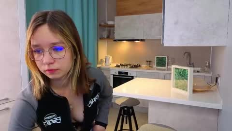 Snapshot of alorianna chatting on December 2025 03:54:02 PM Alorena online show from December 2025 03:54:02 PM