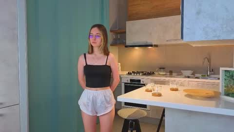 Snapshot of alorianna chatting on December 2025 04:13:02 PM Alorena online show from December 2025 04:13:02 PM