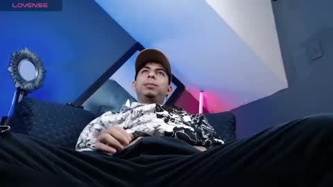 alpha_latino_ online show from May 2026 07:26:02 AM