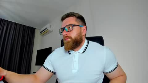 Alphaalexxx Lets reach Me 100 thumbs up online show from May 2026 06:04:01 PM