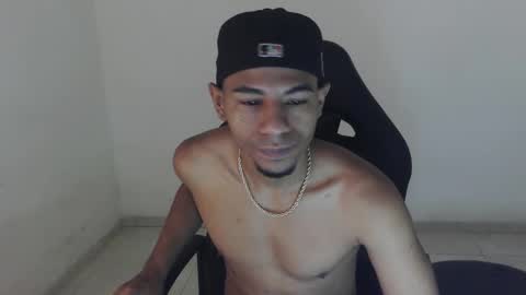 alphas_latins online show from May 2026 06:02:02 PM