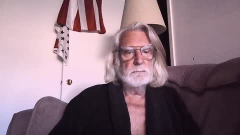 Snapshot of alphauniform chatting on October 2025 12:22:02 PM AlphaUniform online show from October 2025 12:22:02 PM