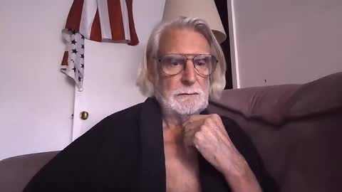 Snapshot of alphauniform chatting on October 2025 06:41:02 PM AlphaUniform online show from October 2025 06:41:02 PM